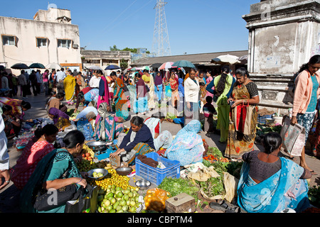 Strada del mercato. Diu. Territori dell'unione di Daman e diu. India Foto Stock