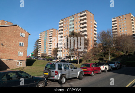 Vista verso Grove Hill Tower blocchi nel centro di Brighton, East Sussex, Regno Unito. Foto Stock