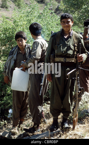 PKK Kurdistan Partito dei lavoratori i guerriglieri nella zona Shiranish, Zakho Kurdistan iracheno da dove essi fase operazioni contro la Turchia. Foto Stock