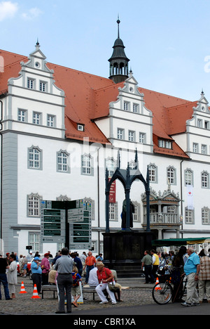 Monumento a Martin Lutero sulla piazza del mercato di fronte al vecchio municipio di Wittenberg. Foto Stock