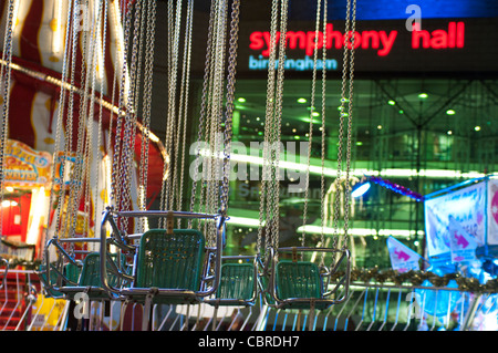 Una fiera del divertimento ride in Birmingham il mercato tedesco Foto Stock