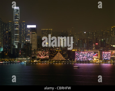 dh TSIM SHA TSUI EAST HONG KONG Harbour Waterfront City Skyline Natale luci fronte acqua notte Foto Stock