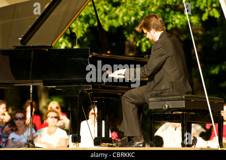 Chopin considerando in Reale Lazienki Park, Varsavia, Polonia Foto Stock