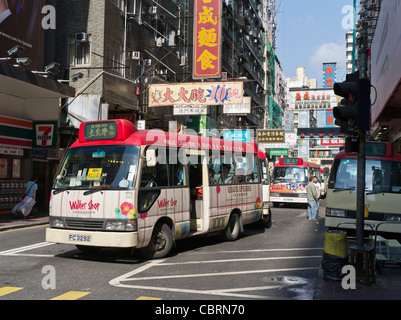 Dh Mong Kok di Hong Kong Rosso luce pubblico bus minibus RMB city street mongkok Foto Stock