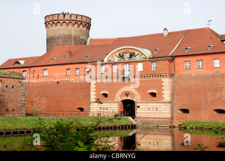 La Zitadelle di Spandau a Berlino con uomo gate e Juliusturm. Foto Stock