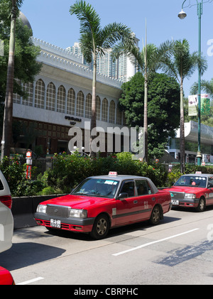 Dh Tsim Sha Tsui Hong Kong Nathan Road red taxi Kowloon Masjid e centro islamico tempio musulmano Foto Stock