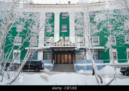 Hotel 'Severnaya' nella città di Kirovsk, penisola di Kola, Russia. Stagione invernale Foto Stock
