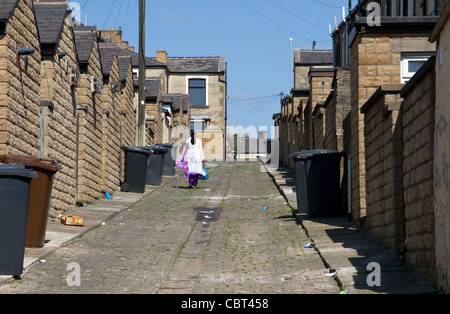 Torna vicolo di alloggiamento terrazzati, Nelson, Burnley, Lancashire, Inghilterra, Regno Unito Foto Stock