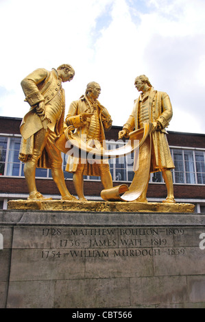 Guilded statua di Boulton, Watt e Murdoch, Broad Street, Birmingham, West Midlands, England, Regno Unito Foto Stock