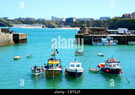 Barche da pesca in ahrbour a Newquay, Cornwall, Regno Unito Foto Stock