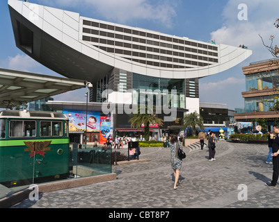 dh victoria Peak Tower VICTORIA PEAK HONG KONG People informazioni turistiche Peak Tower terminal tram e edificio panoramico Foto Stock