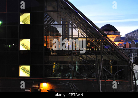 Moderno edificio al tramonto nel centro cittadino di Birmingham, West Midlands, England, Regno Unito Foto Stock
