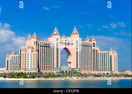 L'Atlantis Hotel situato sul Palm Jumeirah a Dubai negli Emirati Arabi Uniti Foto Stock