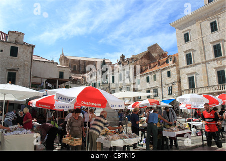 Prodotti locali a mercato Gundulic Square, Dubrovnik, Dubrovnik-Neretva, Dalmazia, Croazia, Balcani, Mare Adriatico, Europa Foto Stock