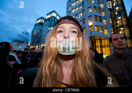 I percussori protestare contro il governo le riforme dei sistemi pensionistici in Gran Bretagna il primo sciopero di massa in 30 anni. Londra, Regno Unito. 30 Nov 2011 Foto Stock