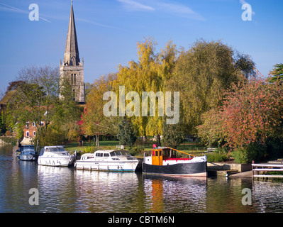 Abingdon vista dal ponte, inizio autunno il giorno 3 Foto Stock