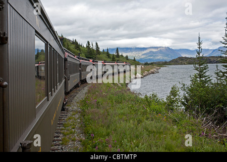 Pass bianco e Yukon ferrovia. Il lago poco profondo. British Columbia Canada. Foto Stock