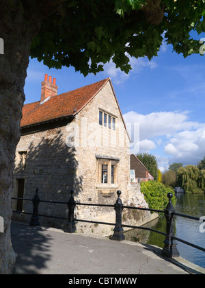 Vecchia casa sul Fiume Tamigi, Saint Helens Wharf, Abingdon Foto Stock