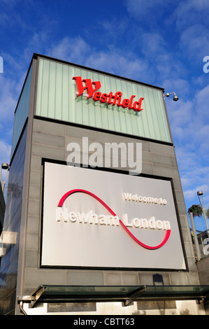 Il centro commerciale Westfield e benvenuti a Newham, segni di Londra, Stratford, Londra, Inghilterra, Regno Unito Foto Stock