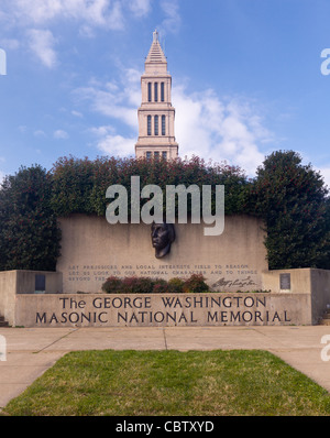 Alexandria, VA - dicembre 18:Washington Masonic Temple e il memorial torre in Alessandria il 18 dicembre 2011. Questa scultura è stata dedicata in agosto 1982. Foto Stock