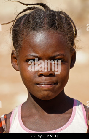 Giovani Herero ragazza con i capelli intrecciati, Damaraland, Namibia Foto Stock