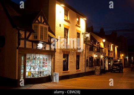 Chapel Street di notte, Rugby, Warwickshire, Inghilterra, Regno Unito Foto Stock