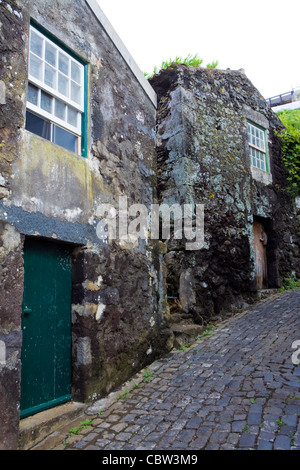 Strade di Vila Nova do Corvo, l'isola del Corvo, il più piccolo e isolato isole delle Azzorre. Foto Stock