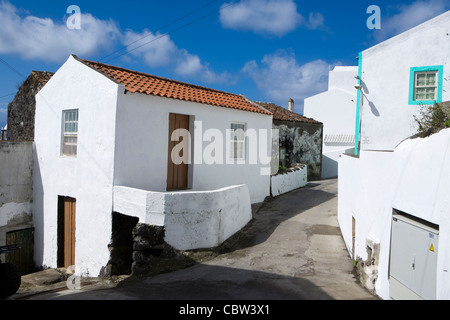 Strade di Vila Nova do Corvo, l'isola del Corvo, il più piccolo e isolato isole delle Azzorre. Foto Stock