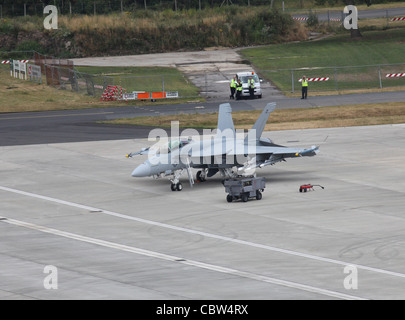 McDonnell Douglas F/A-18 Hornet fighter jet su piazzale dell'Airshow di Farnborough 2010 Foto Stock