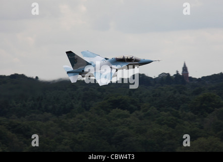 Alenia Aeromacchi M-346 Master jet da combattimento a Farnborough airshow internazionale nel 2010 Foto Stock