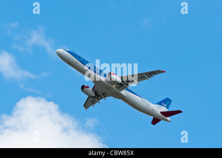 BMI aereo in fase di decollo da Heathrow Terminal 5 di Londra, Regno Unito. Foto Stock