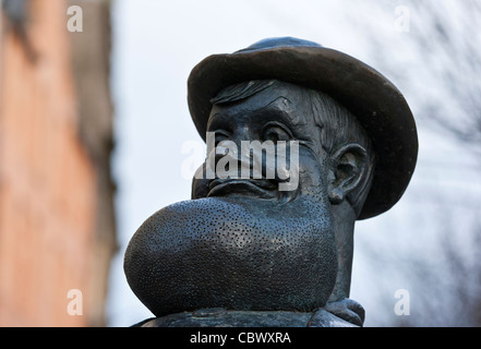 Testa della statua del ballerino carattere comico Desperate Dan nel centro città di Dundee Foto Stock