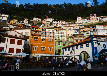 Case colorate in Cudillero, Asturie, Spagna Foto Stock