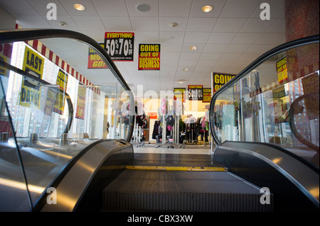 Vendita di liquidazione al Filene's Basement store su Union Square di New York Foto Stock