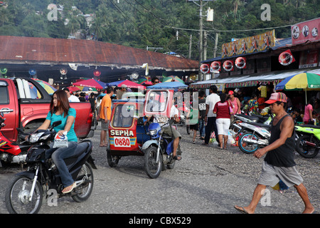 Occupato la scena del mercato nel centro della città. Catbalogan, Samar Provincia, Visayas, Filippine, Sud-est asiatico, in Asia Foto Stock