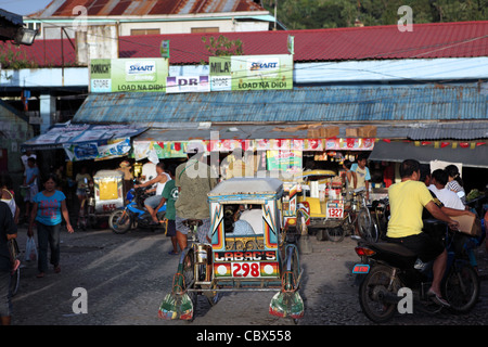 Occupato la scena del mercato nel centro della città. Catbalogan, Samar Provincia, Visayas, Filippine, Sud-est asiatico, in Asia Foto Stock