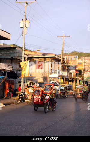 Motore taxi tuk tuk nel centro della citta'. Catbalogan, Samar Provincia, Visayas, Filippine Foto Stock