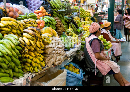 Bolivia. Mercato della frutta a Cochabamba. Foto Stock