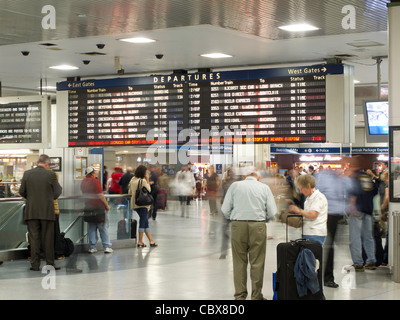 Folle, Main Waiting Area, Penn Station, NYC 2011 Foto Stock