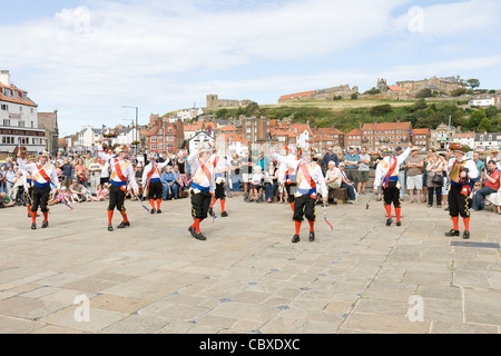 Tradizionale morris ballerine alla Settimana della musica folk di Whitby 2011 Foto Stock