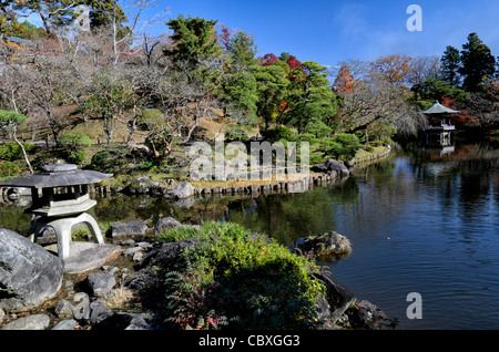 NARITA, Giappone - il tempio Narita-san, noto anche come Shinsho-Ji (Tempio della nuova Vittoria), è il complesso del tempio buddista Shingon, fu fondato nel 940 nella città giapponese di Narita, a est di Tokyo. Il complesso include estesi giardini paesaggistici. Foto Stock