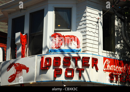 Il Lobster Pot Restaurant, una pietra miliare sulla strada commerciale in a Provincetown, Cape Cod Foto Stock