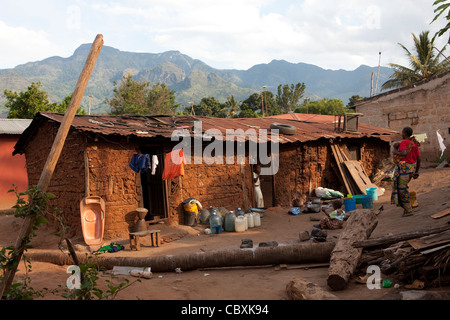 Le montagne Uluguru salire al di sopra di Morogoro, Tanzania Africa Orientale. Foto Stock