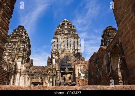 Phra Prang Sam Yod Pagoda in Lopburi della Thailandia Foto Stock