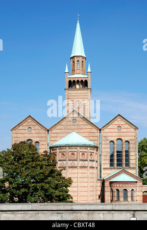 Chiesa Matthaeuskirche al centro del forum della cultura di Berlino. Foto Stock