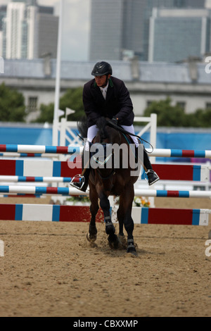 Pilota al Show Jumping al Greenwich Park evento equestre per "di Londra" prepara una serie di eventi Foto Stock