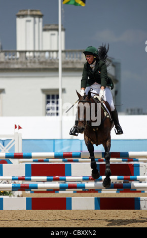 Pilota al Show Jumping al Greenwich Park evento equestre per "di Londra" prepara una serie di eventi Foto Stock