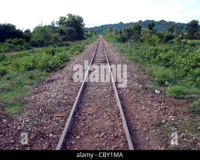 Thai Birmania 'Death ferrovia". Costruito dal lavoro forzato e allied POWs in condizioni spaventose. 1942-1943. Kanchanaburi. Della Thailandia Foto Stock