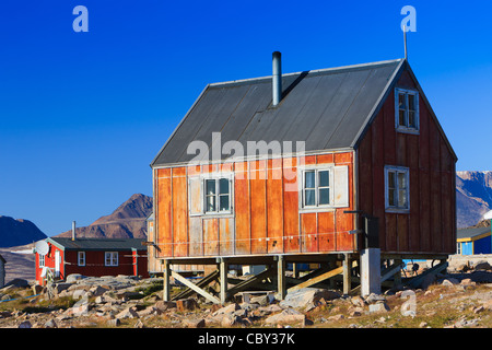 Villaggio di Ittoqqortoormiit, Scoresbysund, costa orientale Groenlandia Foto Stock