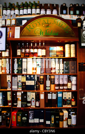 Scotch Whisky, Whisky Single Malts,Shop Royal Mile , Edimburgo, Scozia Foto Stock